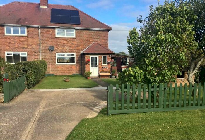 3 Bedroom Semi-Detached House For Sale In The Folly, Donington On Bain, LN11