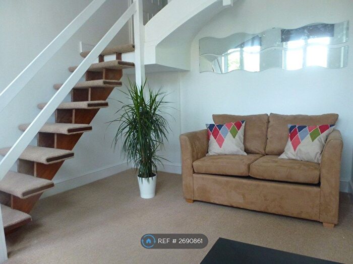 1 Bedroom Flat To Rent In Hammersmith Grove, London, W6