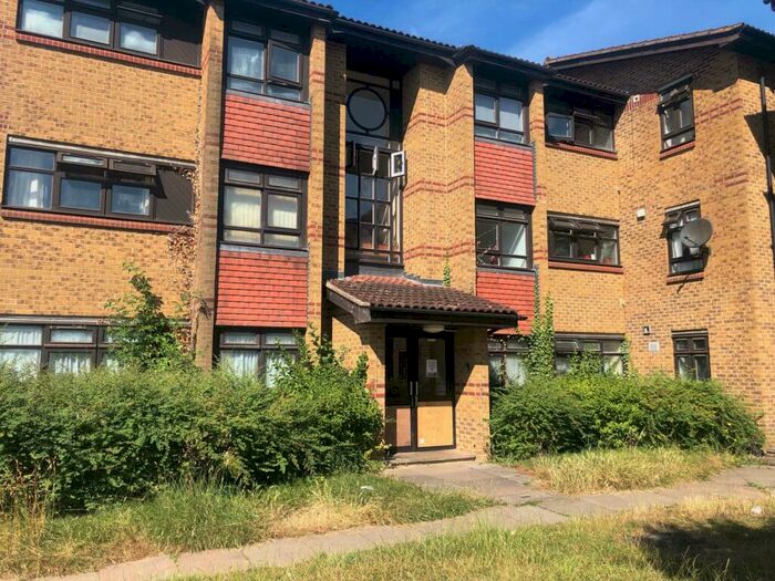 2 Bedroom Apartment To Rent In Playford Square, Luton, LU4