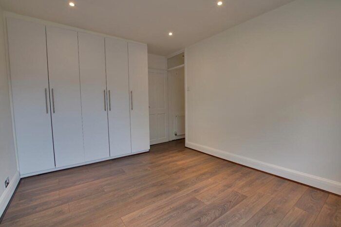 2 Bedroom Flat To Rent In Cranley Court, Beckenham Grove, Bromley, Kent, BR2
