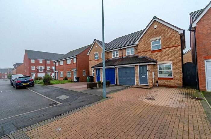 3 Bedroom Semi-detached House For Sale In St. Christopher Drive, Wednesbury, West Midlands, WS10