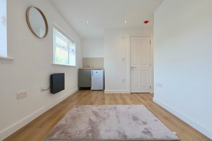 Studio To Rent In Veryan Close, Orpington, BR5