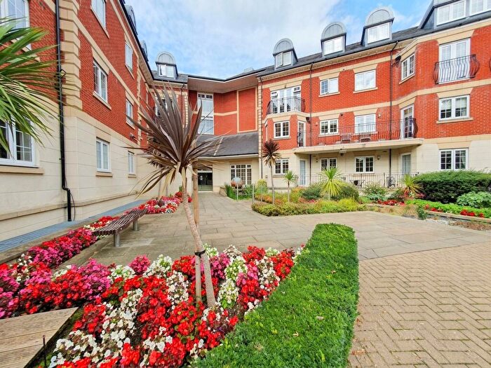 3 Bedroom Flat To Rent In Eastcote Road, Pinner, HA5