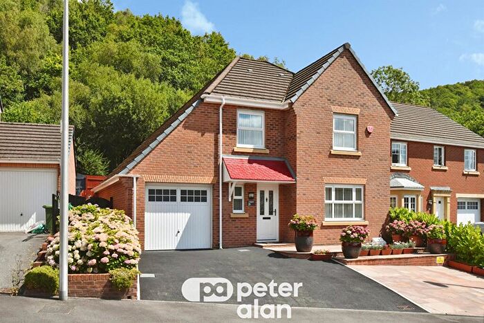 4 Bedroom Detached House For Sale In Heol Y Deri, Aberdare, CF44