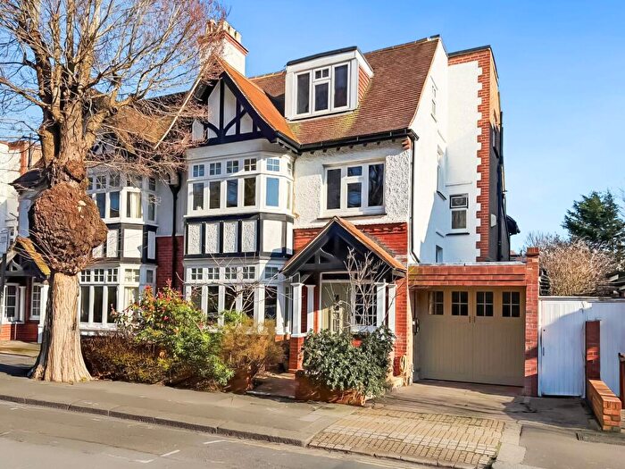 6 Bedroom Semi Detached House For Sale In York Avenue, Hove, BN3
