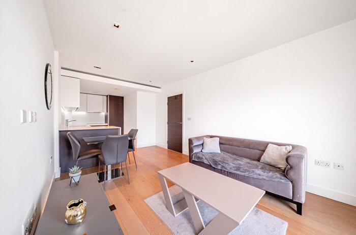 1 Bedroom Flat For Sale In Kew Bridge Road, Brentford, TW8