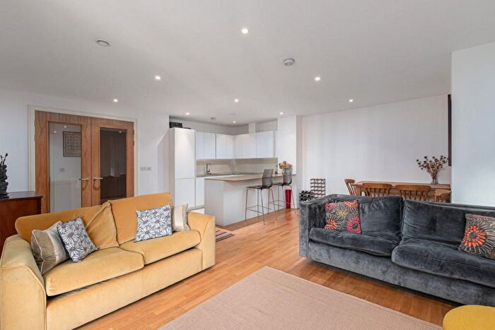 2 Bedroom Flat To Rent In River House, London, SW18