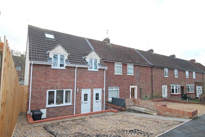 2 Bedroom Flat To Rent In Valley Road, Mangotsfield, Bristol, BS16