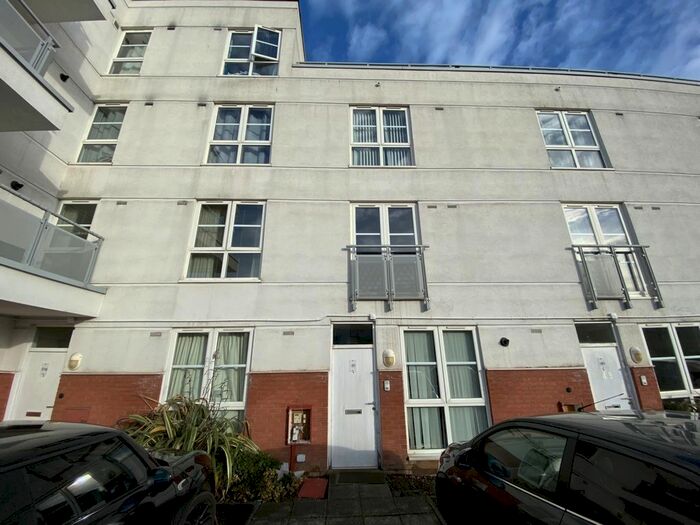 5 Bedroom Terraced House To Rent In Watkin Road, Leicester, LE2