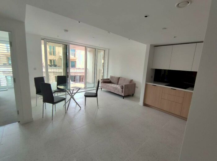 2 Bedroom Flat To Rent In Cendal Crescent, London, E1