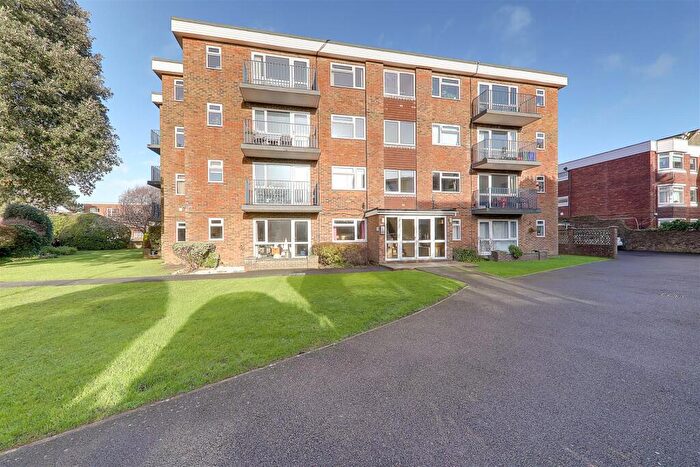 2 Bedroom Flat For Sale In Wordsworth Road, Worthing, BN11