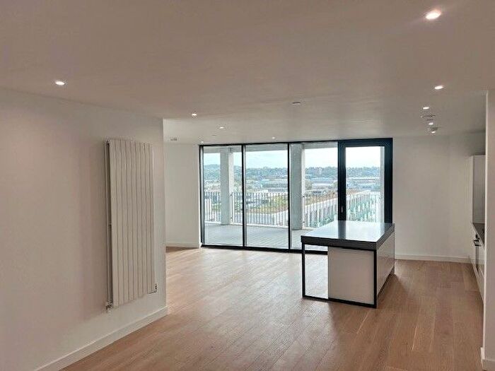 3 Bedroom Flat To Rent In Pinnacle House, Schooner Road, London, E16