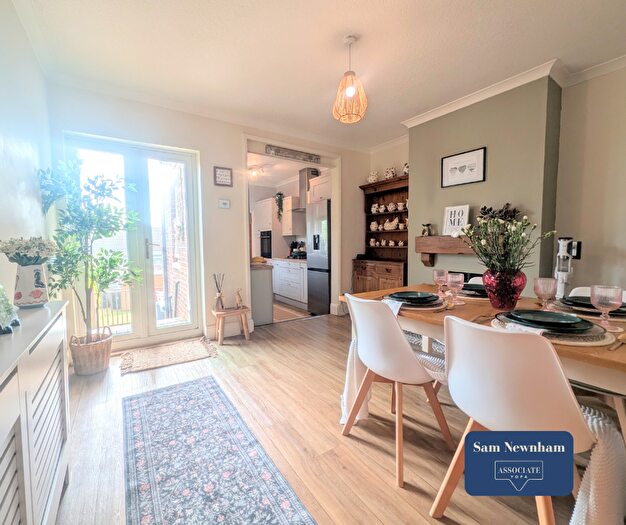 2 Bedroom Semi-detached House For Sale In Bettesworth Road, Ryde, PO33