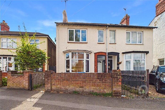 3 Bedroom Semi Detached House For Sale In Bath Road, Kettering, Northamptonshire, NN16