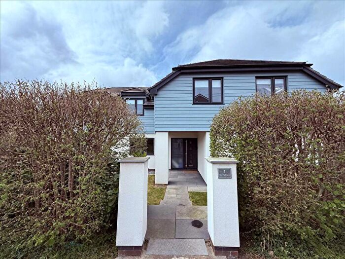 6 Bedroom Detached House To Rent In Coal Park Lane, Swanwick, SO31