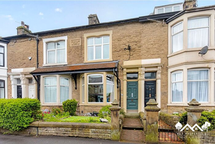 3 Bedroom Terraced House For Sale In Blackburn Road, Darwen, BB3