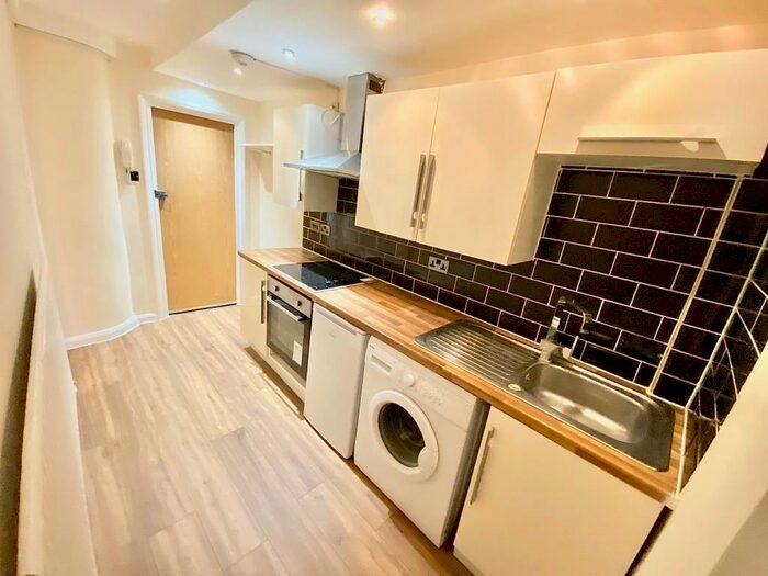 2 Bedroom Flat To Rent In South Birkbek Road, Leytonstone, E11
