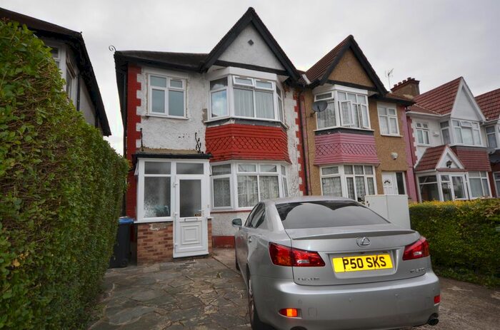 4 Bedroom Semi-Detached House To Rent In Meadow Way, Wembley, Middlesex, HA9