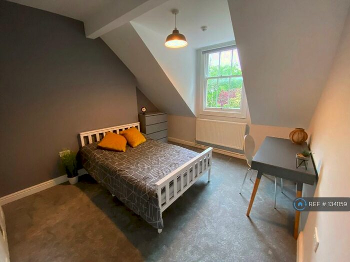 5 Bedroom Semi-Detached House To Rent In Daneshill Road, Leicester, LE3