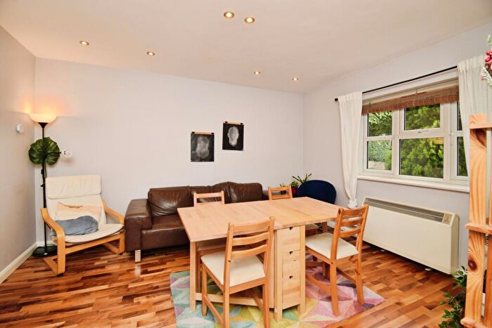 2 Bedroom Flat For Sale In Glaisher Street, London, SE8