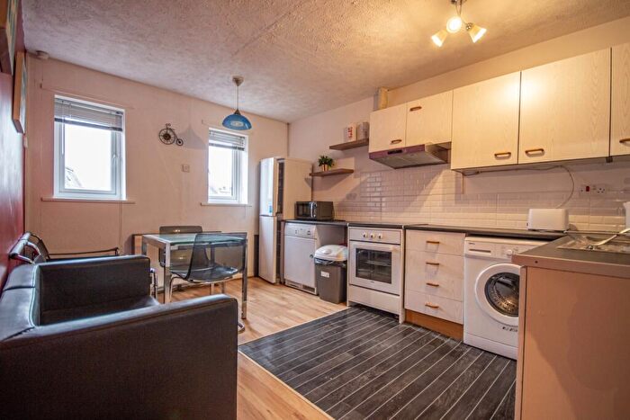2 Bedroom Flat To Rent In Blackfriars Court, Newcastle Upon Tyne, NE1