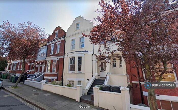 3 Bedroom Flat To Rent In Dennington Park Road, London, NW6