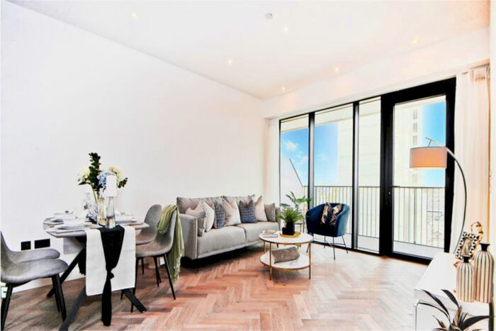 2 Bedroom Apartment To Rent In Merino Gardens, London Dock, E1W