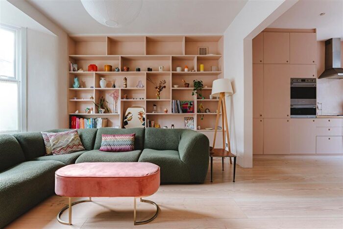 3 Bedroom End Terrace House For Sale In Brooke Road, Hackney, E5