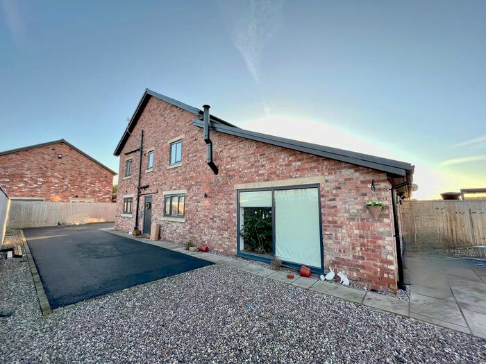 3 Bedroom Mews House For Sale In Wham Lane, Little Hoole, Preston, PR4