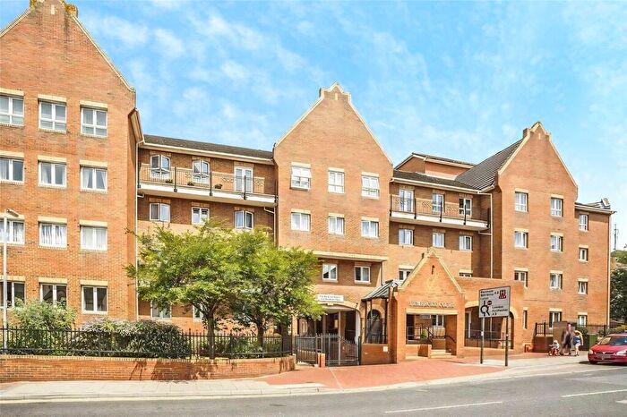 1 Bedroom Flat For Sale In High Street, Chatham, Kent, ME4