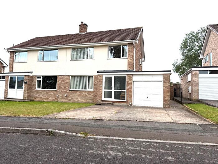 3 Bedroom Property For Sale In Clemence Road, Street, BA16