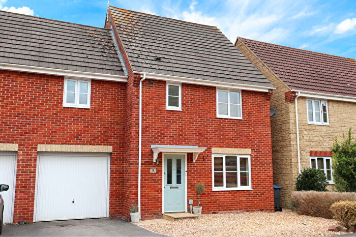 4 Bedroom Semi-Detached House For Sale In Kestrel Close, Calne, SN11