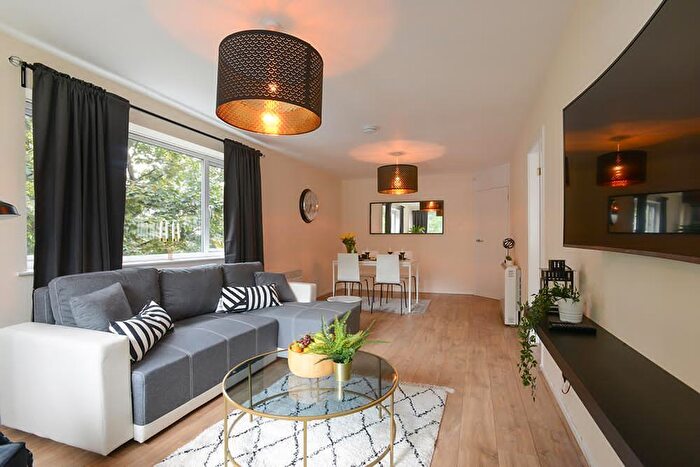 2 Bedroom Apartment To Rent In Malcolm Close, Nottingham, NG3