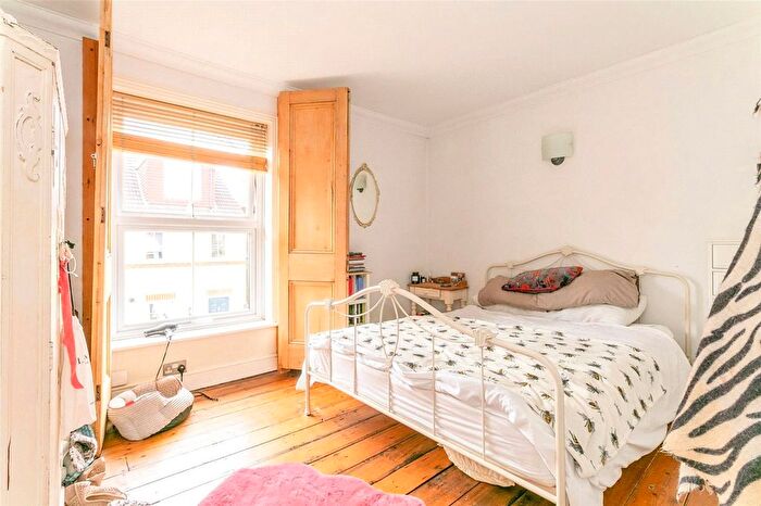 2 Bedroom End Of Terrace House For Sale In Cross Street, Maidstone, Kent, ME14