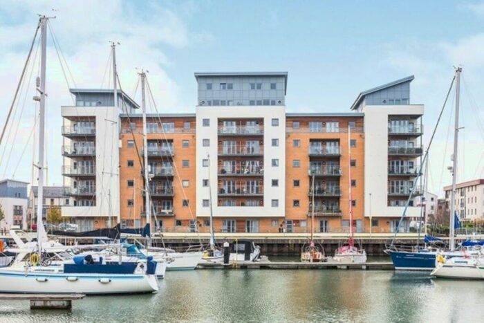 2 Bedroom Flat To Rent In Mizzen Court, Portishead, Bristol BS20