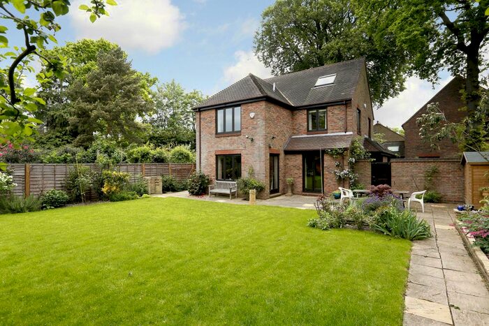 6 Bedroom Detached House To Rent In Acorn Close, Hampton, TW12