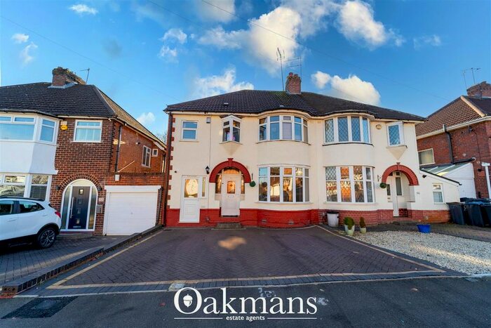 4 Bedroom Semi-Detached House For Sale In West Park Avenue, Birmingham, B31