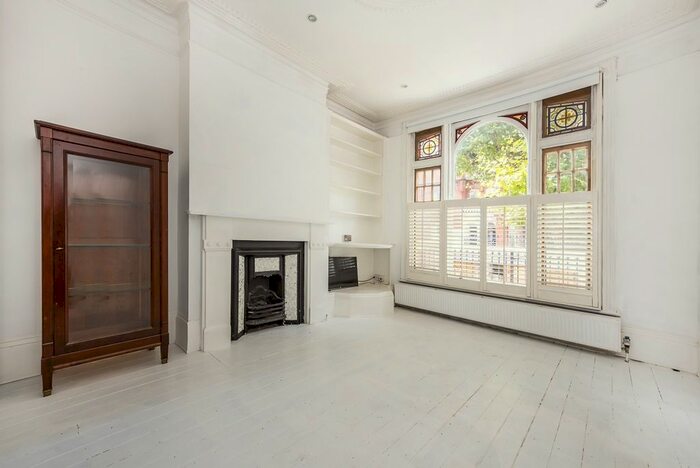 3 Bedroom Flat To Rent In Wandsworth Bridge Road, London, SW6