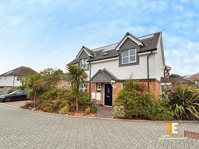3 Bedroom Semi-Detached House For Sale In Llys Wynne, Llandudno Junction, Conwy, LL31