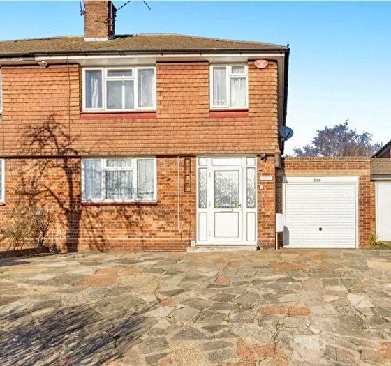 3 Bedroom Semi-Detached House To Rent In Park Avenue, Bushey, WD23