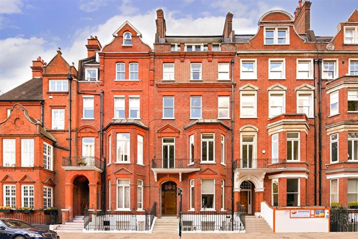3 Bedroom Flat To Rent In Lennox Gardens, Knightsbridge, SW1X