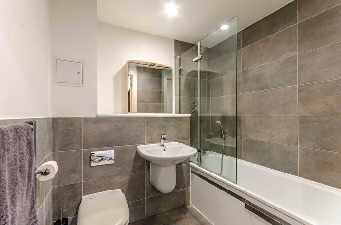1 Bedroom Flat For Sale In Streamlight Tower, Canary Wharf, London, E14