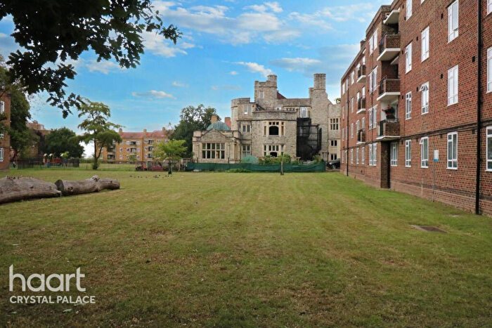 1 Bedroom Flat For Sale In Kingswood Estate, London, SE21