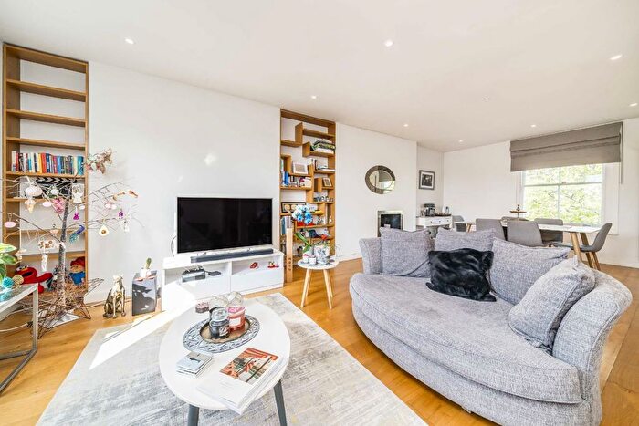 2 Bedroom Flat To Rent In Oxford Gardens, North Kensington, W10