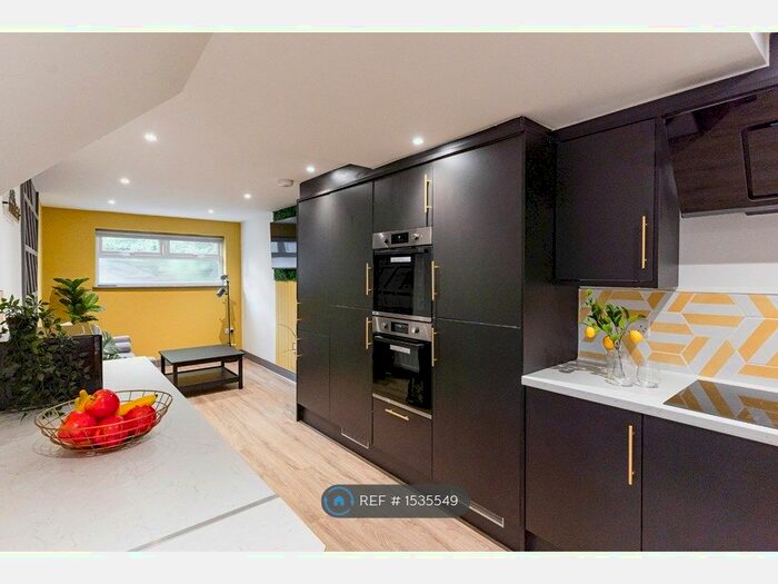 6 Bedroom End Of Terrace House To Rent In Thurmond Crescent, Winchester, SO22