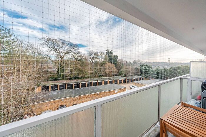 1 Bedroom Flat To Rent In Dove Park, Hatch End, Pinner, HA5