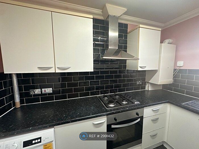 2 Bedroom Flat To Rent In Green Lane, Ilford, IG3