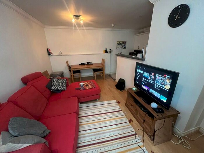 1 Bedroom Flat To Rent In Bartholomew Street West, Exeter, EX4