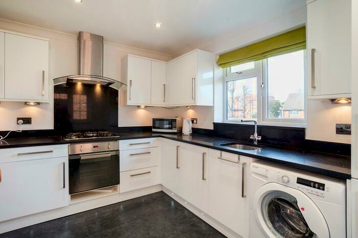 2 Bedroom Maisonette To Rent In Kingston Upon Thames, KT1