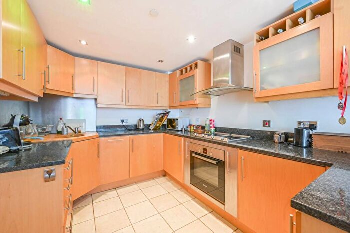 1 Bedroom Flat For Sale In Millharbour, Canary Wharf, London, E14